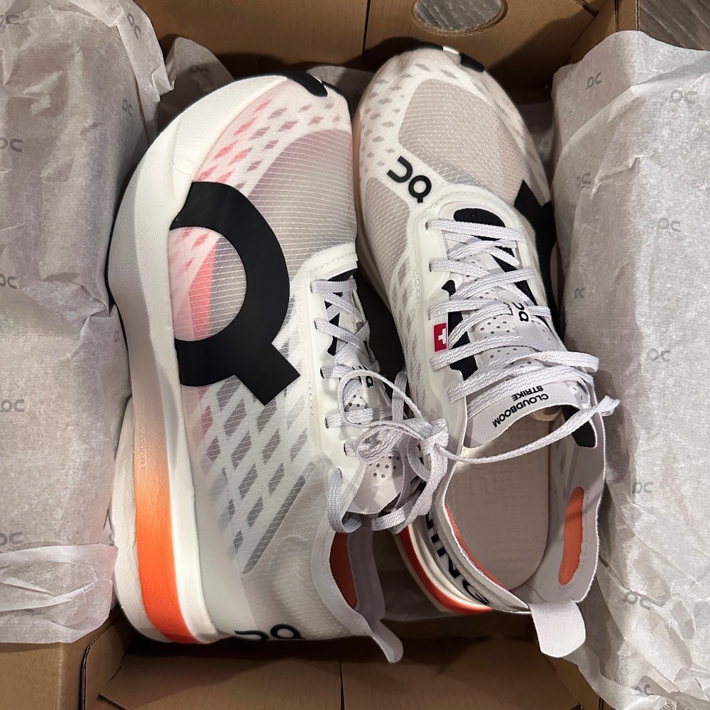 on cloud women's cloudboom strike